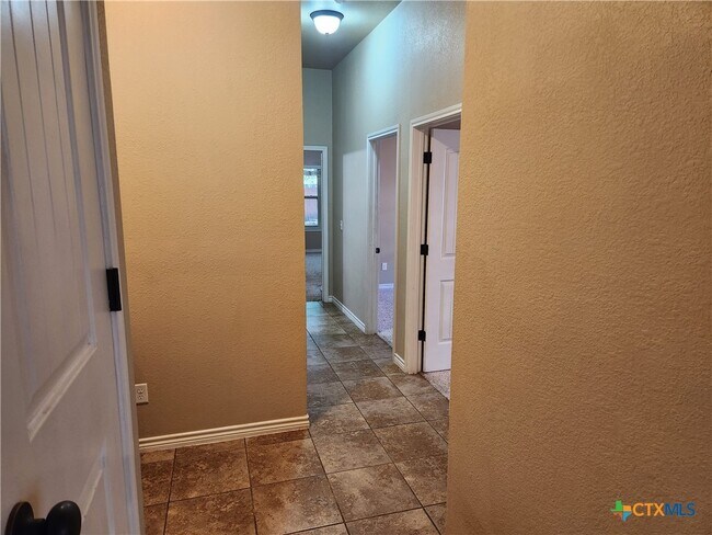 Building Photo - 607 Paseo del Plata Dr