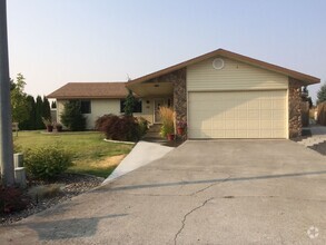 Building Photo - PENDING APPLICATIONS! Single Family Home i...