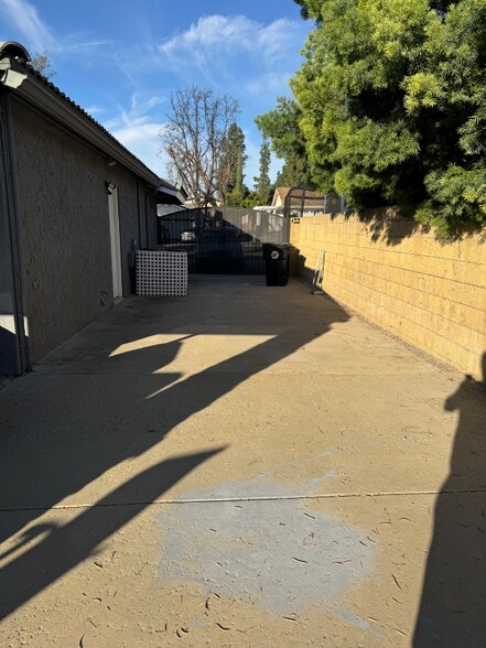 Building Photo - 1474 N Erin Ave