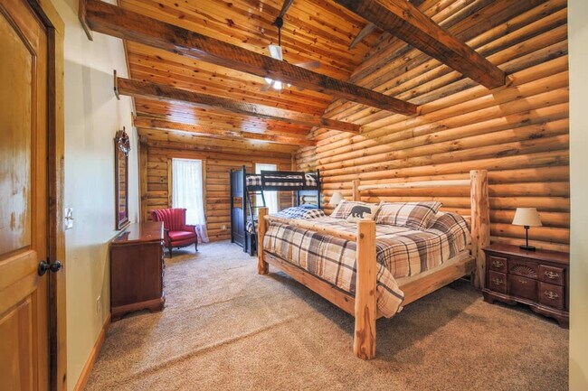 Building Photo - 195 Black Bear Dr