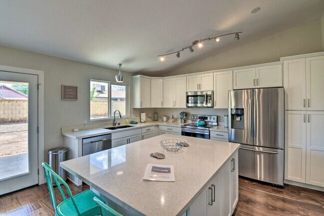 Building Photo - 17649 N 42nd Ln