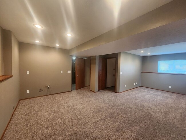 Building Photo - 821 S Whitewood Ave