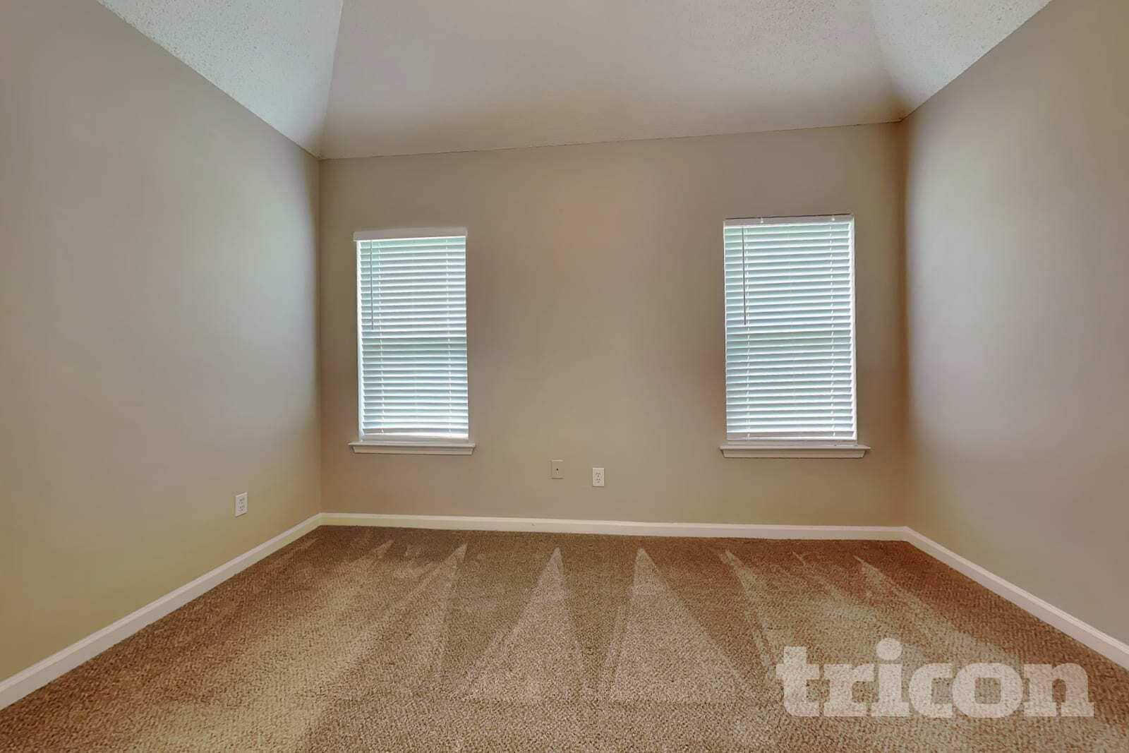Building Photo - 496 Birchwood Dr