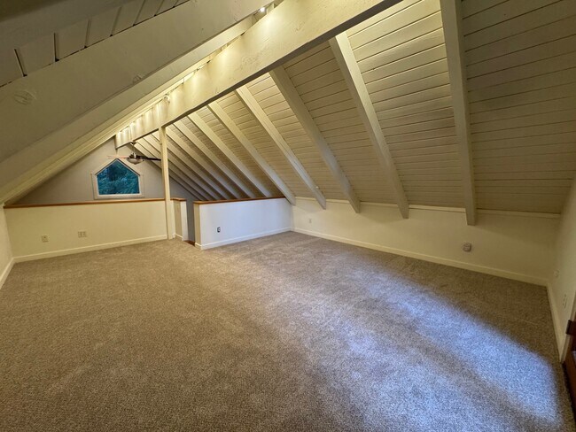 Building Photo - 11022 Palisades Ave SW