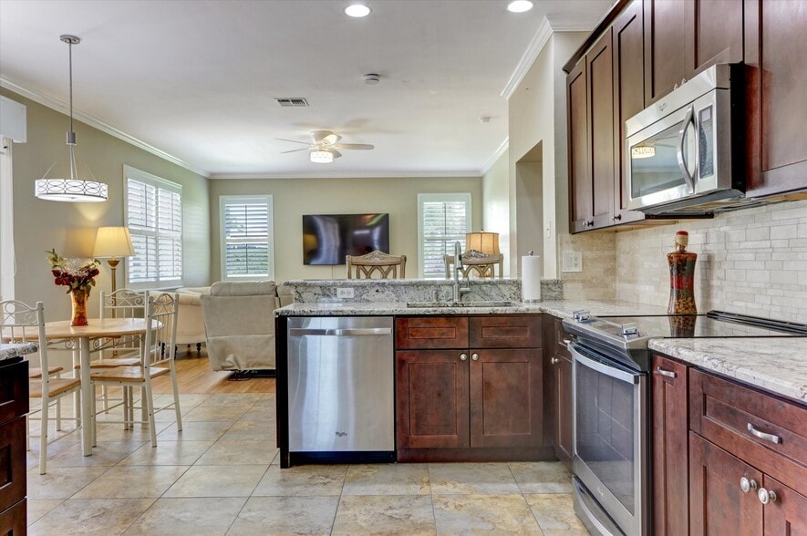 Building Photo - 16901 Colony Lakes Blvd