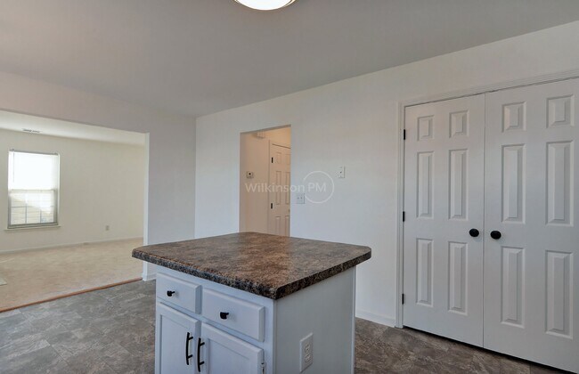 Building Photo - Beautiful 4 Bedroom 2.5 Bathroom Home with...