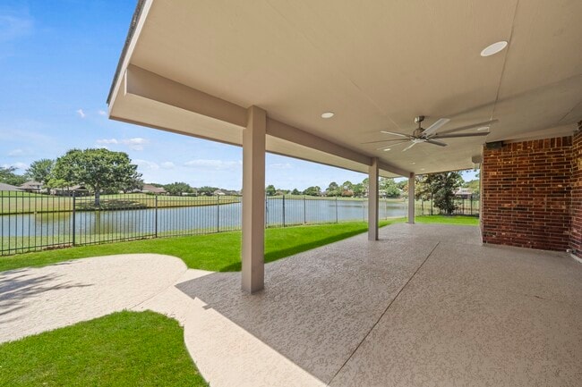 Building Photo - 1215 Pelican Hill Dr