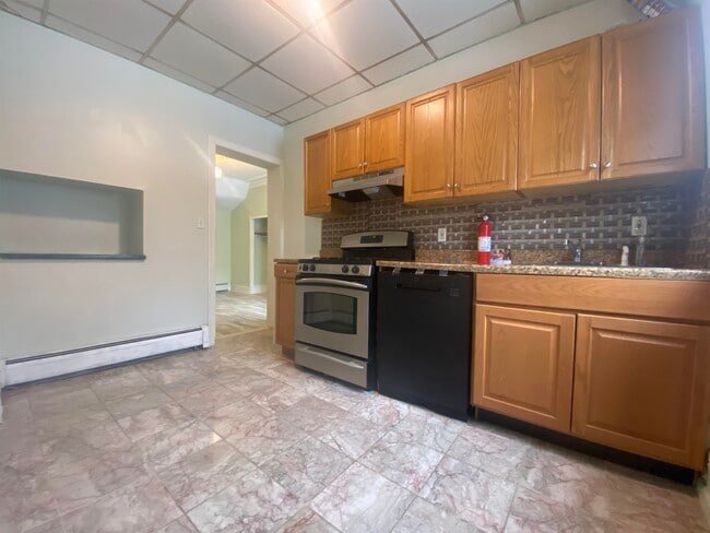 Building Photo - 43 E 35th St
