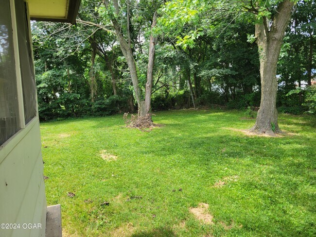 Building Photo - 2404 Iron Gates Rd