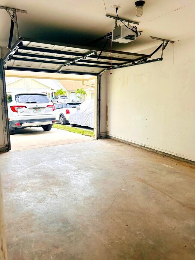 Building Photo - 1567 SE Talbrook Ct