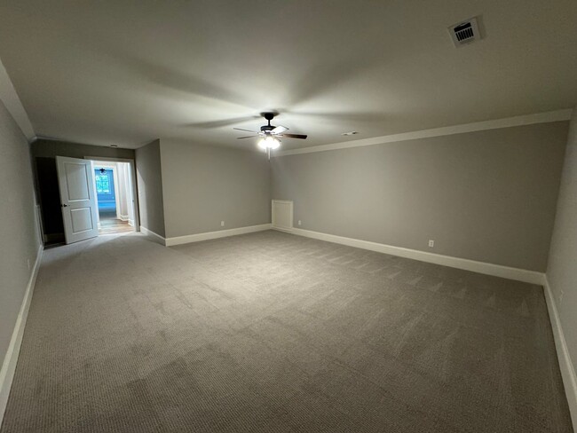Building Photo - Grandeur Brick 4/3.5 with Bonus Room in The Oaks at Collinwood- $3,295