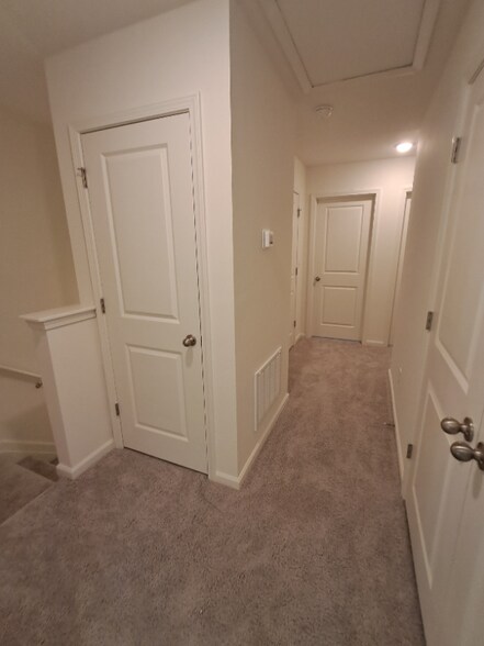 Building Photo - 2111 Trailside Dr