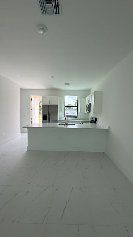 Building Photo - 1105 Dean St E