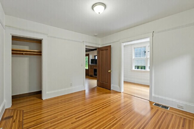 Building Photo - 21 Westall Ave