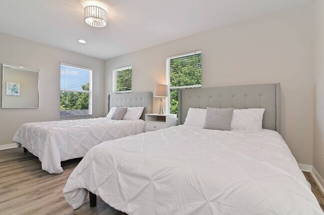 Building Photo - 701 Kettering Rd