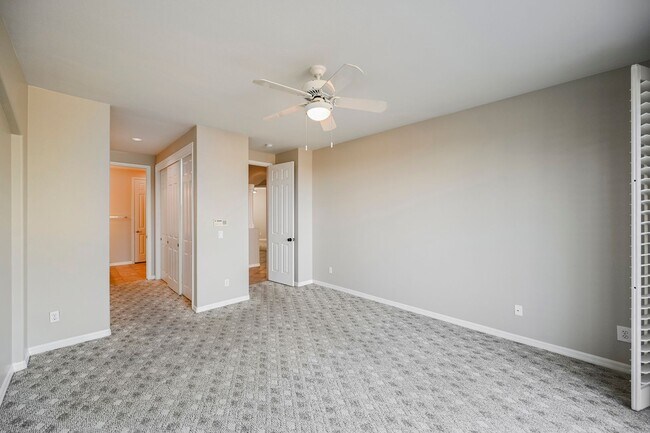 Building Photo - Beautiful 2 bd/2 bath condo in luxury gated Summerlin community ON TPC GOLF COURSE