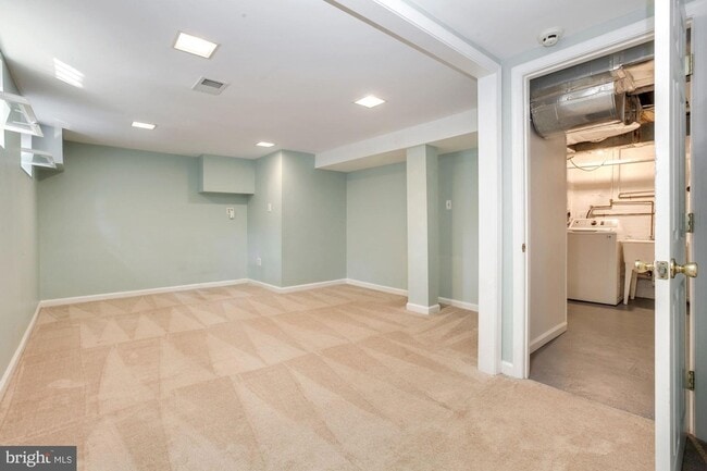 Building Photo - 3233 Stephenson Pl NW