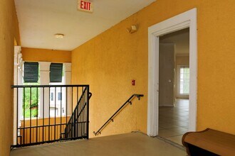 Building Photo - Spacious 2 bed 2 bath condo, split floorpl...