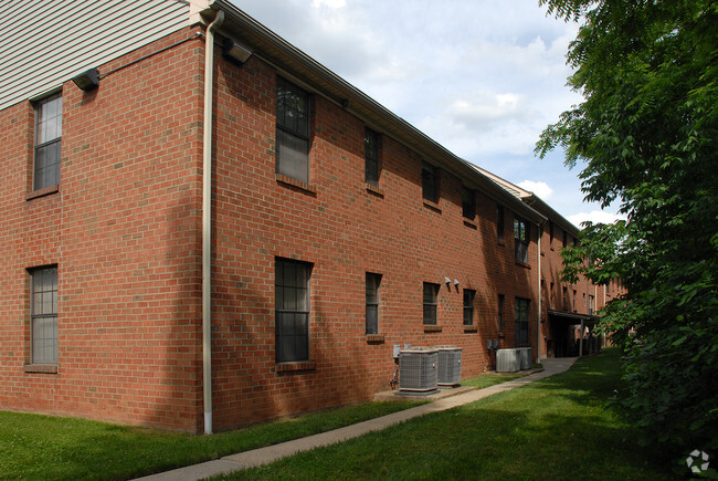 Building Photo - Heather Hill Apartments