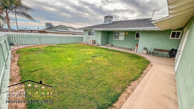 Building Photo - 709 Park Dr