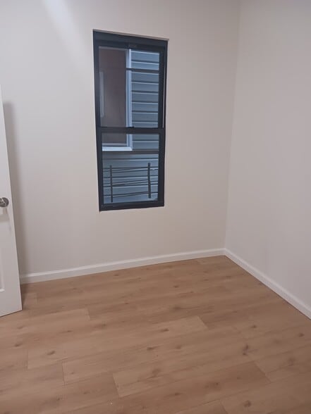 Building Photo - 217 Stanley Ave