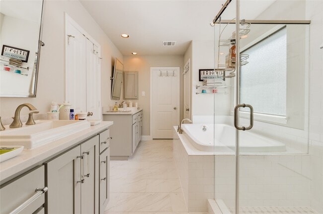 Building Photo - 4014 Woodhead St