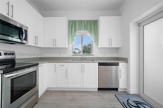 Building Photo - 836 NW 33rd Ave