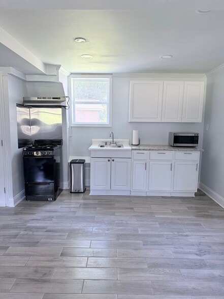 Building Photo - 994 Overbrook Cir