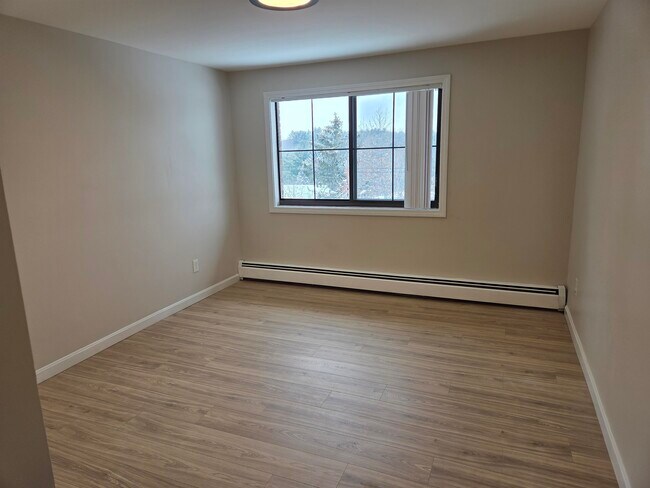 Building Photo - 136 Mammoth Rd