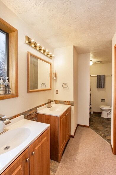 Building Photo - 10623 E Montgomery Ave