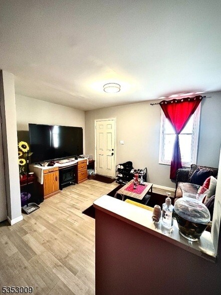 Building Photo - 10 Cedar Alley