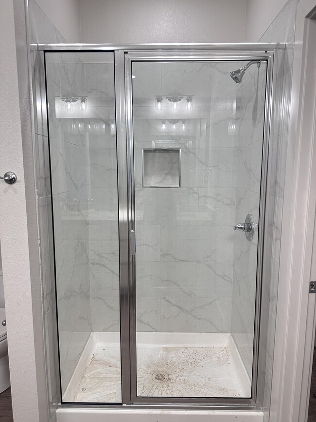 Building Photo - 10916 Albany Ave