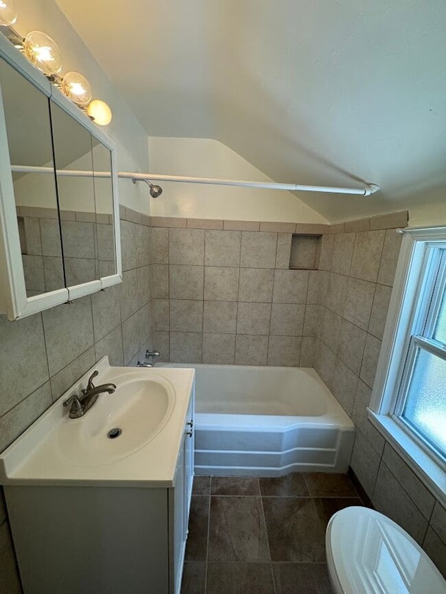 Building Photo - Completely Updated, Open , Quiet House in Oakmont!