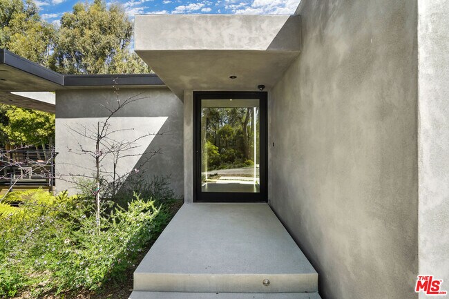 Building Photo - 6254 Busch Dr