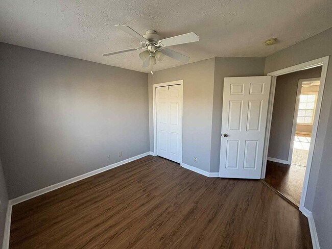 Building Photo - Welcome to Chinook Haven – Your Spacious Retreat Near Fort Campbell!