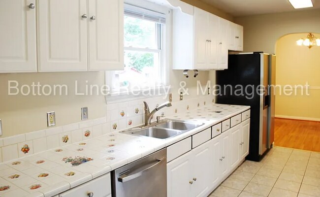 Building Photo - 2 bedroom apartment for rent in a great location