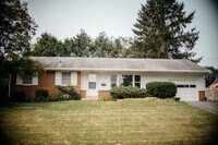Building Photo - 425 Spring Dr