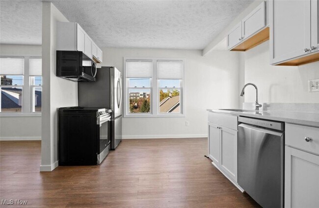 Building Photo - 1277 W 67th St