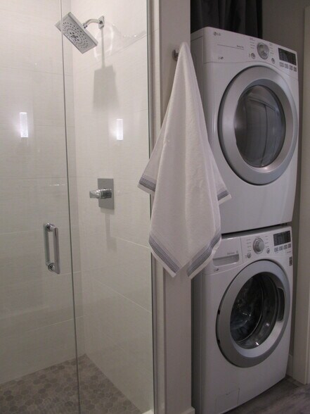 In Unit Washer/Dryer - 1610 N Emerson St