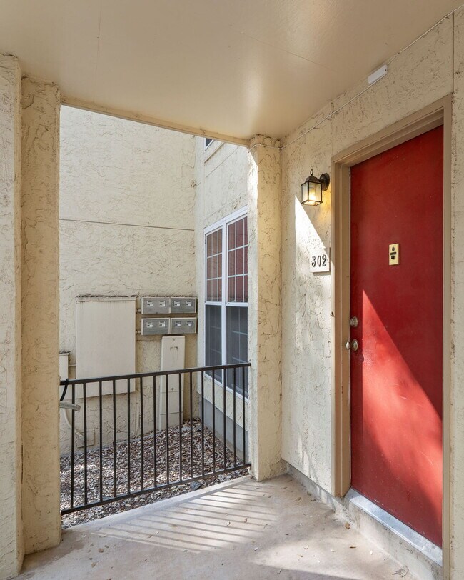 Building Photo - 8702 Village Dr