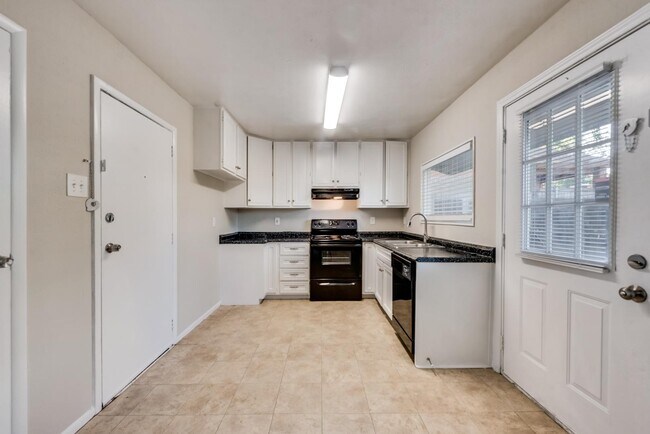 Building Photo - 345 Fieldside Dr