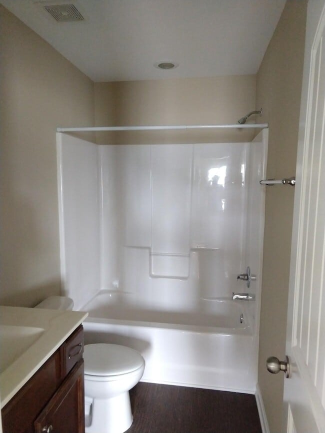 Building Photo - 2 Bedroom, 2.5 Bath Townhome In Applewood