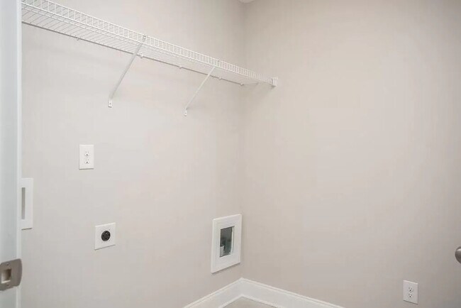 Building Photo - 611 N Main St