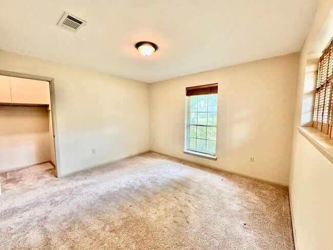 Building Photo - Spacious 3BR Home in Broadmoor | Huge Backyard + Gated Driveway