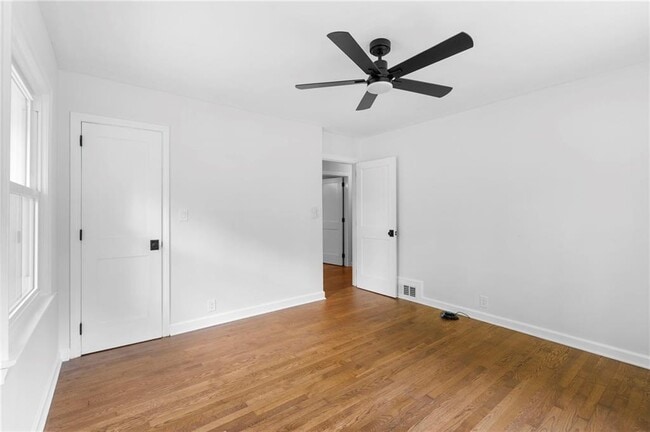 Building Photo - 2233 Clairmont Rd