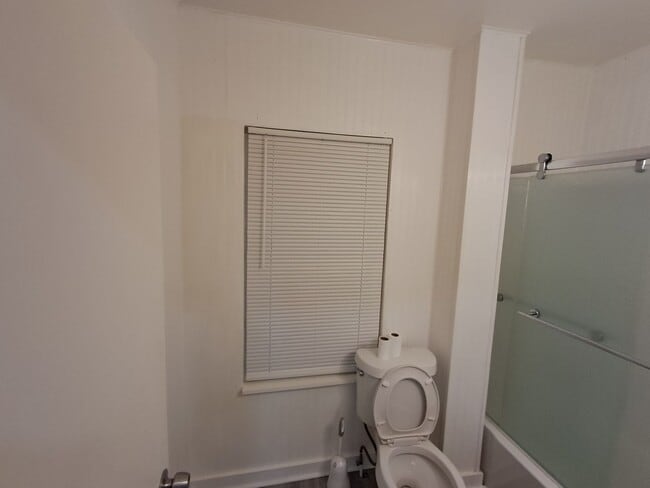 Building Photo - 2-bedroom, newly remodeled home on Flint's far east side