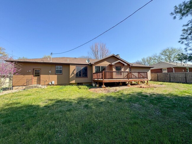 Building Photo - 4 Bed 3 Bath 2 Car Garage