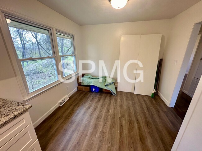 Building Photo - 612 Landfair Dr