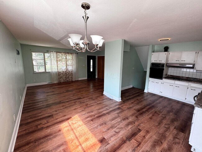 Building Photo - 4687 Julian Dr