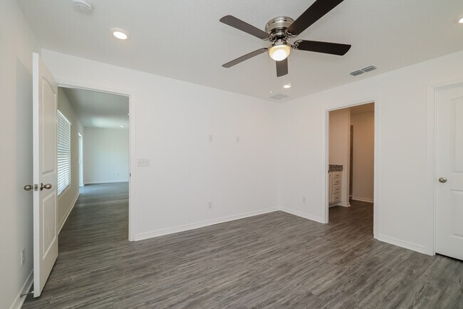 Building Photo - 206 Linda Ln